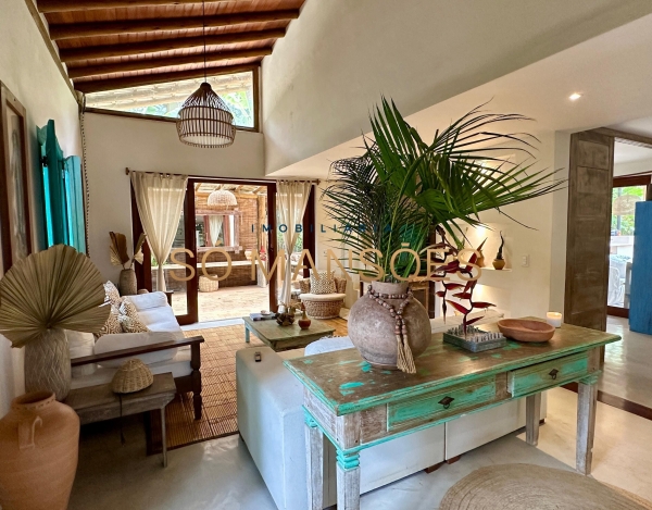 Casa Espaçosa de 246 m² à Venda com 4 Suítes e Piscina Privativa no Condomínio Coqueiral - Bahia, Trancoso - BA