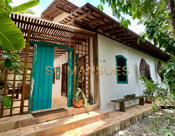 Casa Espaçosa de 246 m² à Venda com 4 Suítes e Piscina Privativa no Condomínio Coqueiral - Bahia, Trancoso - BA