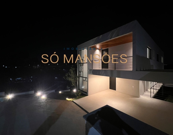 Casa de Alto Padrão de 275 m² à Venda com 2 Suítes e Spa no Condomínio Rosa dos Ventos, Vespasiano - MG