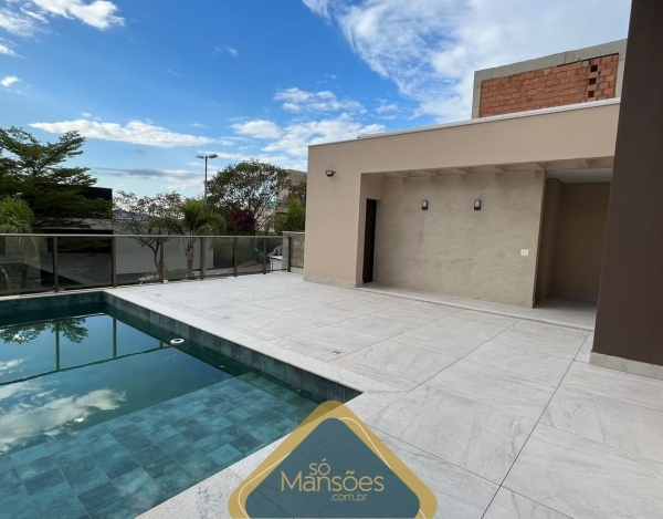 Casa Espaçosa de 387 m² à Venda com 4 Suítes e Piscina Aquecida no Condomínio Quintas do Sol, Nova Lima - MG