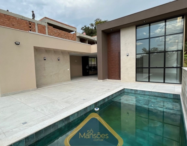 Casa Espaçosa de 387 m² à Venda com 4 Suítes e Piscina Aquecida no Condomínio Quintas do Sol, Nova Lima - MG
