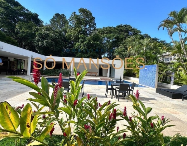 Casa Exclusiva de 398 m² à Venda com 3 Suítes e Piscina Aquecida no Condomínio Estância das Amendoeiras, Lagoa Santa - MG