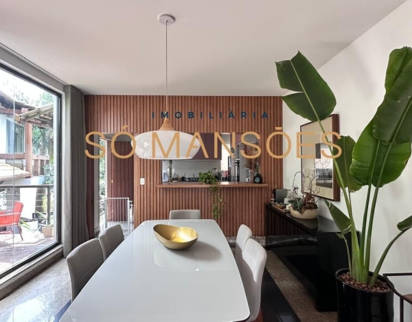 Casa de Alto Padrão de 253 m² à Venda com 2 Suítes e Spa no Condomínio Nenhum, Belo Horizonte - MG
