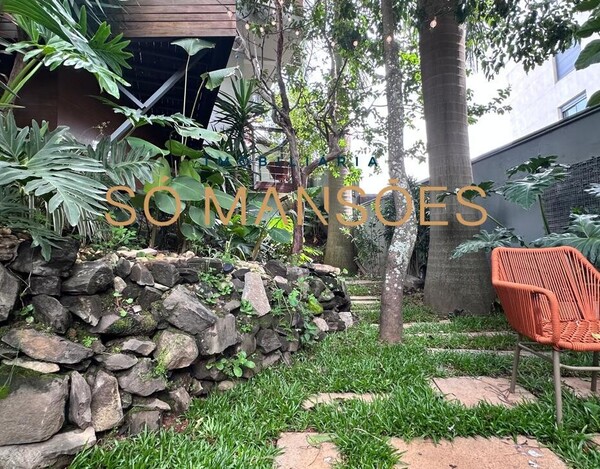 CASA A VENDA NO BAIRRO SANTA LÚCIA EM BELO HORIZONTE MG