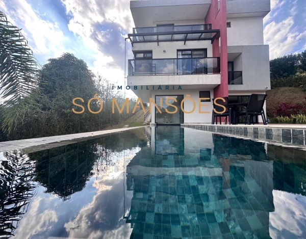 Casa Espaçosa de 385 m² à Venda com 4 Suítes e Vista Panorâmica no Mirante da Mata, Nova Lima - MG