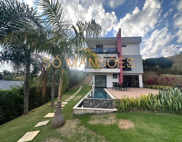 Casa Espaçosa de 385 m² à Venda com 4 Suítes e Vista Panorâmica no Mirante da Mata, Nova Lima - MG
