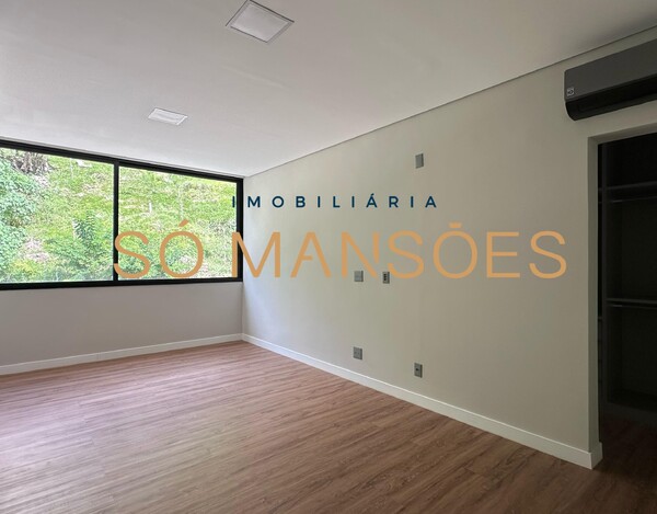 VILA CASTELA - CASA DE 583m² À VENDA NO CONDOMÍNIO VILA CASTELA 