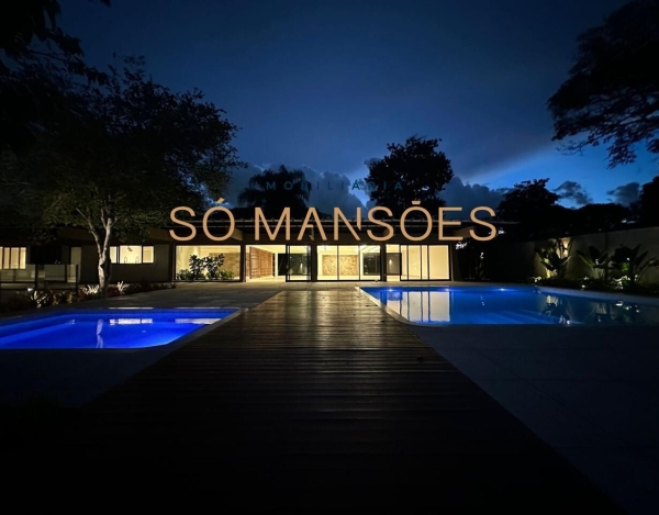 Casa em Terreno Privilegiado de 809 m² à Venda com 4 Suítes e Vista Panorâmica no Condomínio Pampulha, Belo Horizonte - MG