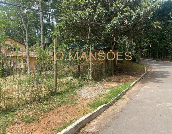 LOTE DE 2096m² À VENDA NO CONDOMÍNIO OURO VELHO MANSÕES