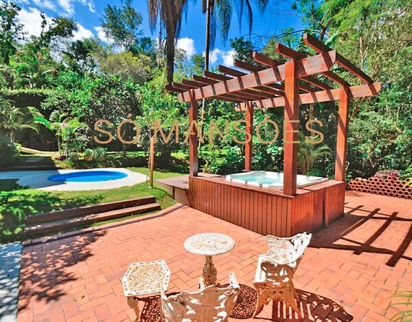 BOSQUE DO JAMBREIRO - CASA À VENDA EM NOVA LIMA