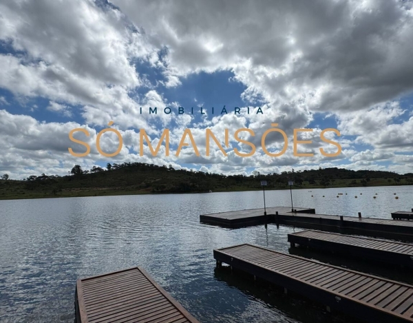 Casa Espaçosa de 417 m² à Venda com 4 Suítes e Vista Definitiva no Condomínio Aldeias do Lago, Esmeraldas - MG