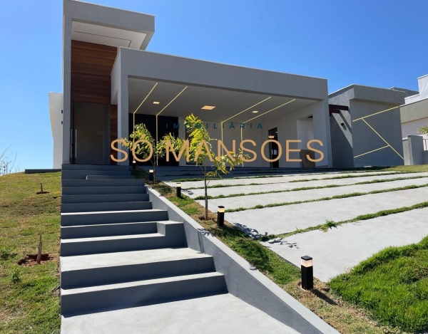 Casa de Alto Padrão de 355 m² à Venda com 3 Suítes e Vista Definitiva, Betim - MG