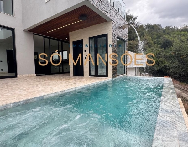 Casa com Ampla Garagem de 538 m² à Venda com 4 Suítes e Vista Definitiva no Quintas do Sol, Nova Lima - MG
