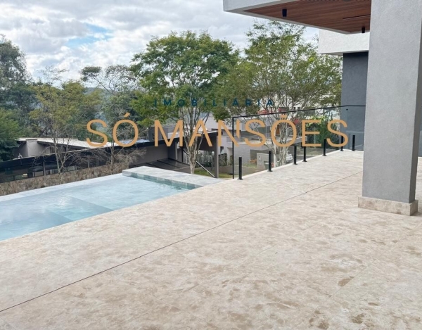 Casa com Ampla Garagem de 538 m² à Venda com 4 Suítes e Vista Definitiva no Quintas do Sol, Nova Lima - MG