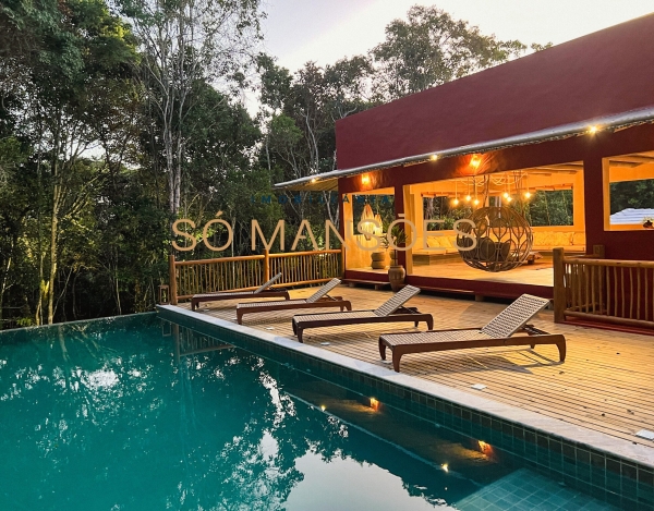 Casa Espaçosa de 301 m² à Venda com 5 Suítes e Piscina com Borda Infinita no Condomínio Coqueiral - Bahia, Trancoso - BA