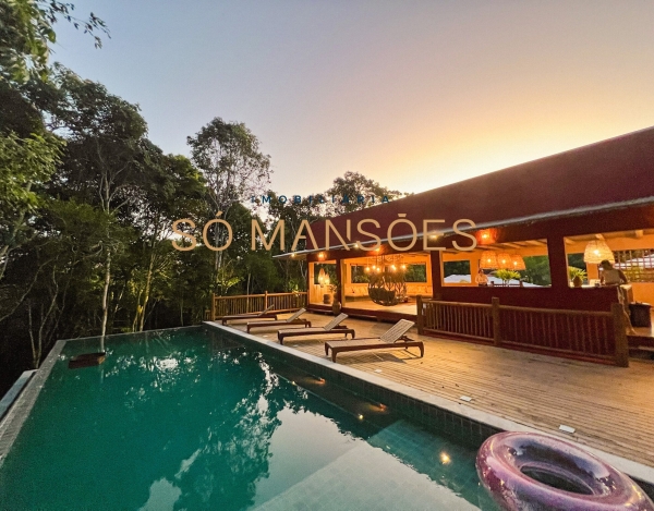 Casa Espaçosa de 301 m² à Venda com 5 Suítes e Piscina com Borda Infinita no Condomínio Coqueiral - Bahia, Trancoso - BA