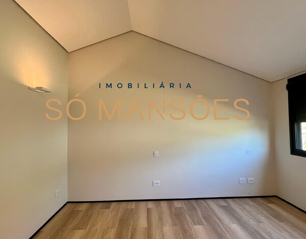 CASA À VENDA NO CONDOMÍNIO SERRA DOS MANACÁS 