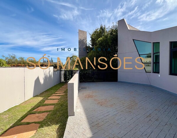 CASA À VENDA NO CONDOMÍNIO SERRA DOS MANACÁS 
