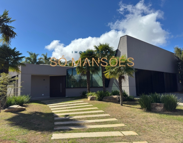 Casa em Terreno Privilegiado de 484 m² à Venda com 4 Suítes e Piscina Aquecida no Serra dos Manacás, Nova Lima - MG