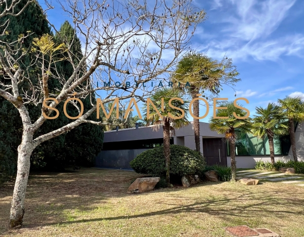 Casa em Terreno Privilegiado de 484 m² à Venda com 4 Suítes e Piscina Aquecida no Serra dos Manacás, Nova Lima - MG