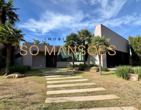 Casa em Terreno Privilegiado de 484 m² à Venda com 4 Suítes e Piscina Aquecida no Serra dos Manacás, Nova Lima - MG