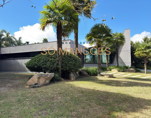 CASA À VENDA NO CONDOMÍNIO SERRA DOS MANACÁS 