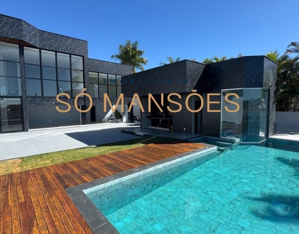 Casa de Alto Padrão de 440 m² à Venda com 2 Suítes e Piscina Aquecida no Pampulha, Belo Horizonte - MG