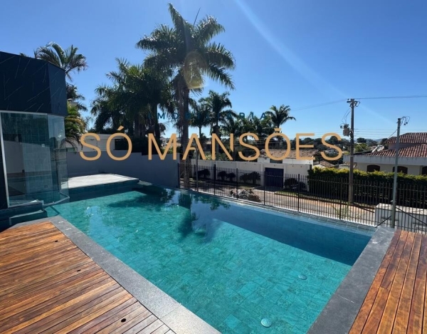 Casa de Alto Padrão de 440 m² à Venda com 2 Suítes e Piscina Aquecida no Pampulha, Belo Horizonte - MG