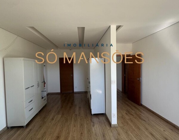 CASA À VENDA NO CONDOMÍNIO ARVOREDO 