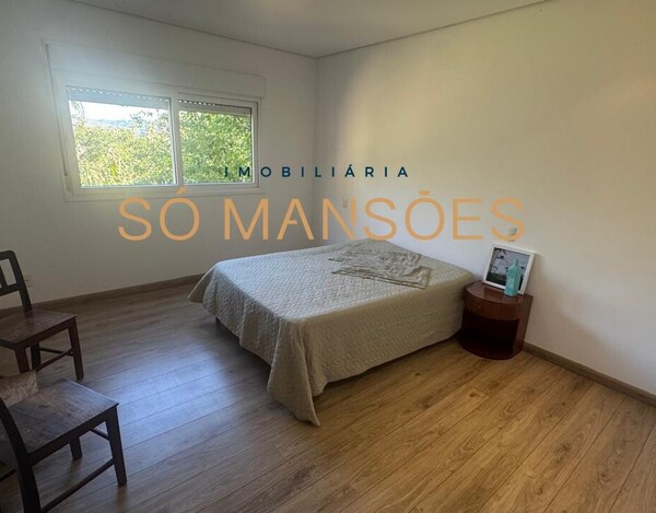 CASA À VENDA NO CONDOMÍNIO ARVOREDO 