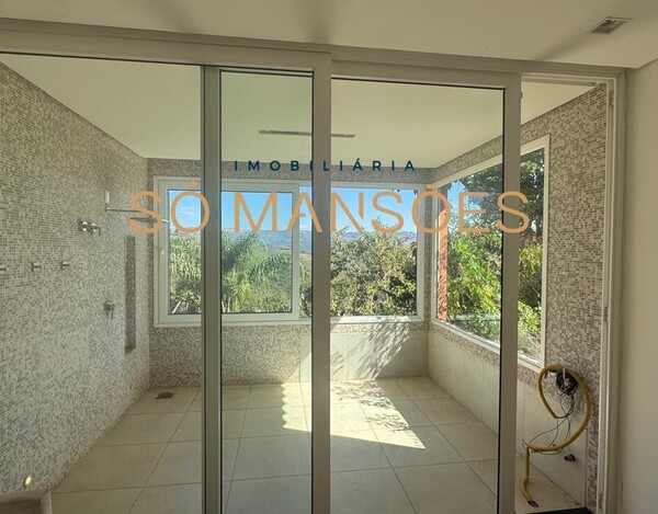 CASA À VENDA NO CONDOMÍNIO ARVOREDO 