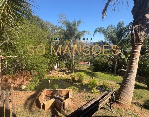 CASA À VENDA NO CONDOMÍNIO ARVOREDO 