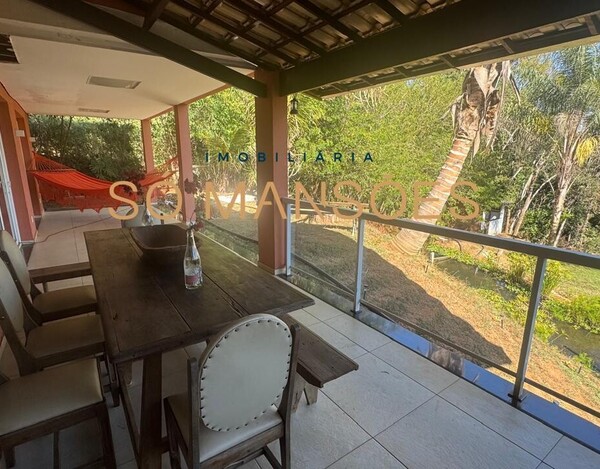 CASA À VENDA NO CONDOMÍNIO ARVOREDO 