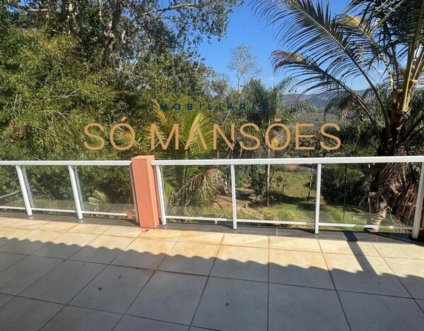 CASA À VENDA NO CONDOMÍNIO ARVOREDO 