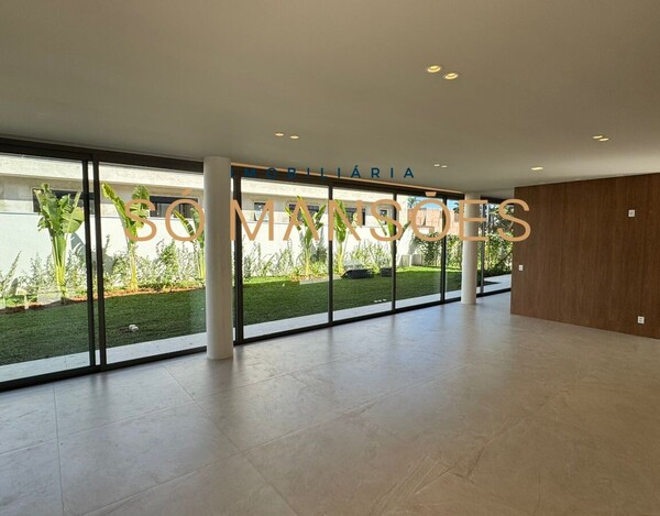 CASA À VENDA NO CONDOMÍNIO VITÓRIA GOLF
