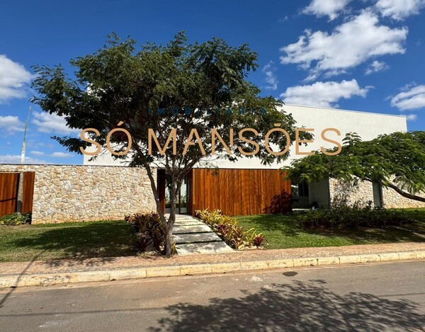 CASA À VENDA NO CONDOMÍNIO VITÓRIA GOLF