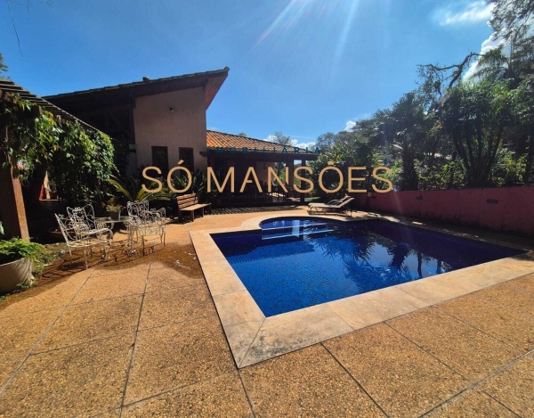 Casa de Alto Padrão de 302 m² à Venda com 1 Suíte e Piscina Aquecida no Retiro do Chalé, Nova Lima - MG
