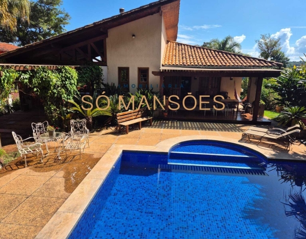 Casa de Alto Padrão de 302 m² à Venda com 1 Suíte e Piscina Aquecida no Retiro do Chalé, Nova Lima - MG