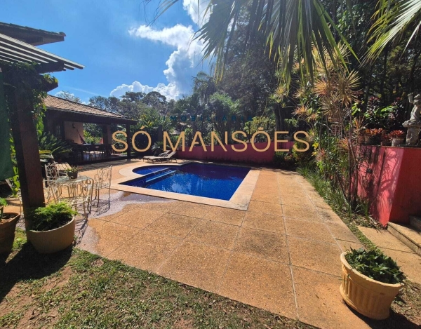 Casa de Alto Padrão de 302 m² à Venda com 1 Suíte e Piscina Aquecida no Retiro do Chalé, Nova Lima - MG