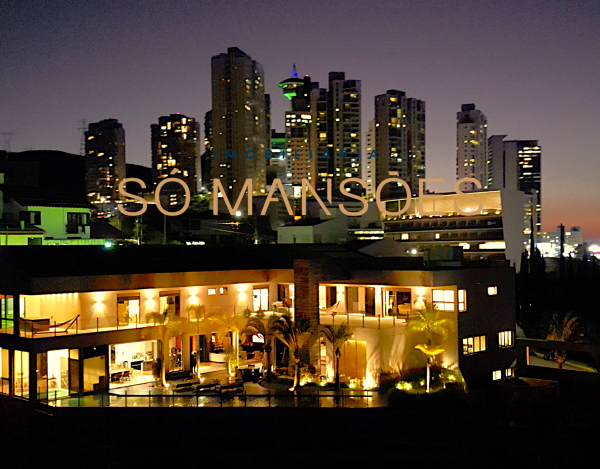 Casa de Luxo de 1.321 m² à Venda com 5 Suítes e Vista Panorâmica no Condomínio Village Terrasse, Nova Lima - MG