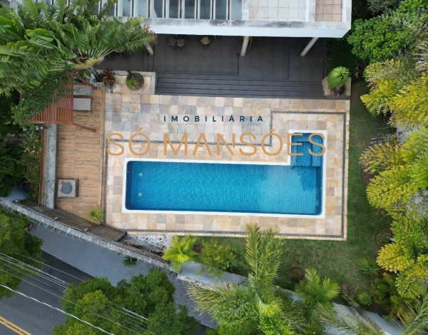 Casa Espaçosa de 558 m² à Venda com 5 Suítes e Espaço Gourmet no Estoril, Belo Horizonte - MG