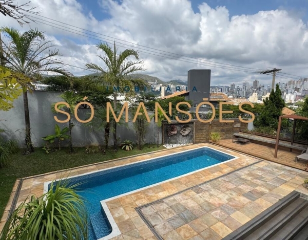 Casa Espaçosa de 558 m² à Venda com 5 Suítes e Espaço Gourmet no Estoril, Belo Horizonte - MG