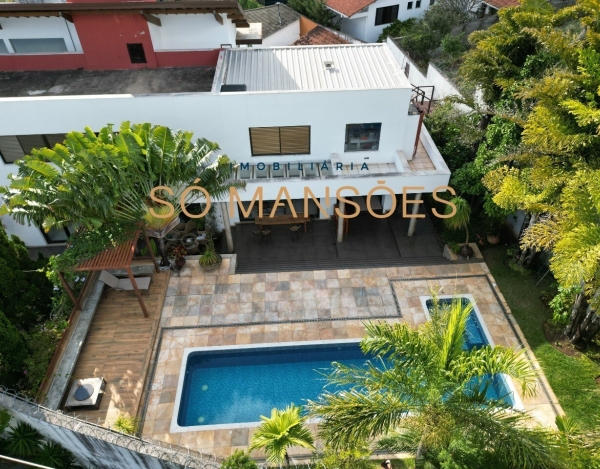 Casa Espaçosa de 558 m² à Venda com 5 Suítes e Espaço Gourmet no Estoril, Belo Horizonte - MG