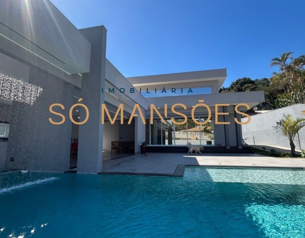 Casa Espaçosa de 456 m² à Venda com 4 Suítes e Piscina Aquecida no Pampulha, Belo Horizonte - MG