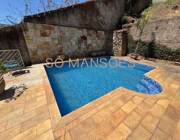 Casa de Alto Padrão de 384 m² à Venda com 2 Suítes e Spa no Condomínio Nenhum, Belo Horizonte - MG