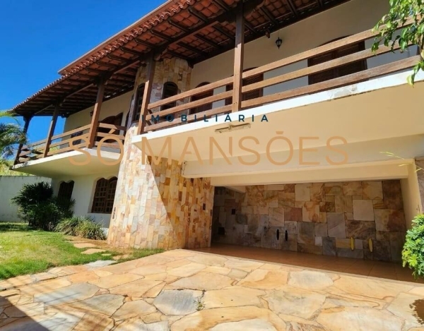 Casa de Alto Padrão de 384 m² à Venda com 2 Suítes e Spa no Condomínio Nenhum, Belo Horizonte - MG
