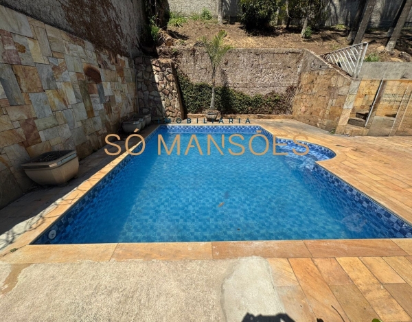 Casa de Alto Padrão de 384 m² à Venda com 2 Suítes e Spa no Condomínio Nenhum, Belo Horizonte - MG