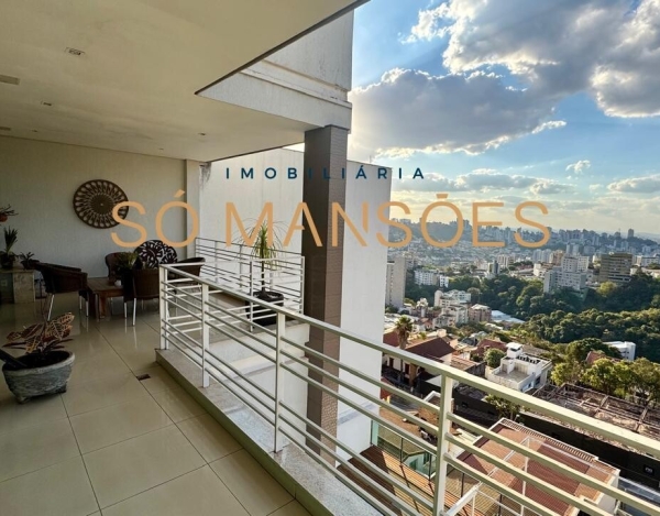 Casa de Alto Padrão de 450 m² à Venda com 1 Suíte e Vista Panorâmica no Santa Lúcia, Belo Horizonte - MG