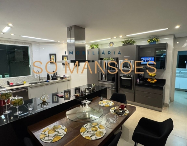 Casa Exclusiva de 768 m² à Venda com 3 Suítes e Vista Panorâmica no Condomínio Pampulha, Belo Horizonte - MG