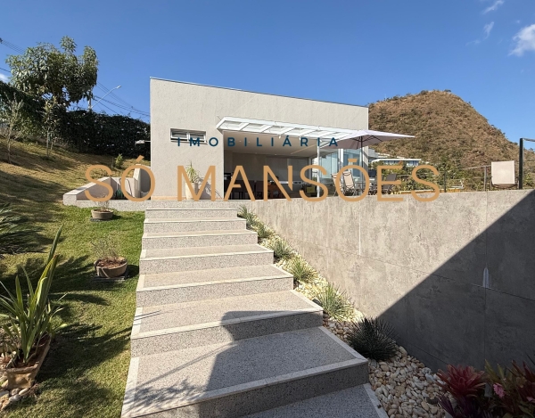 Casa Espaçosa de 340 m² à Venda com 4 Suítes e Espaço Gourmet no Mirante da Mata, Nova Lima - MG